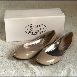 Steve Madden nude patent leather flats